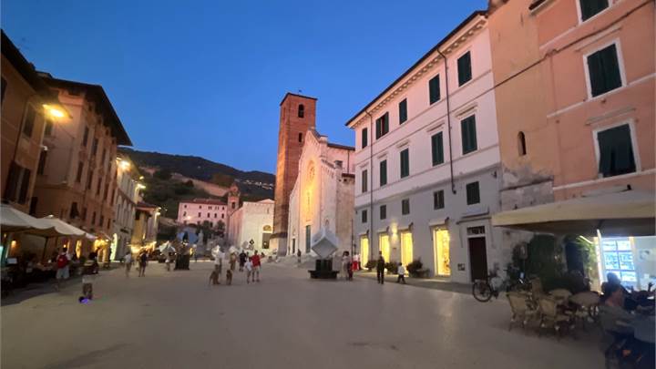 PIETRASANTA (Lu) CENTRO STORICO 